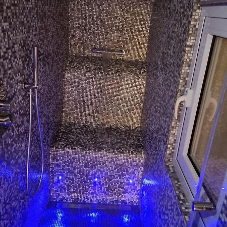 S&T Luxury House In Plebiscito Square Appartement Napels Buitenkant foto
