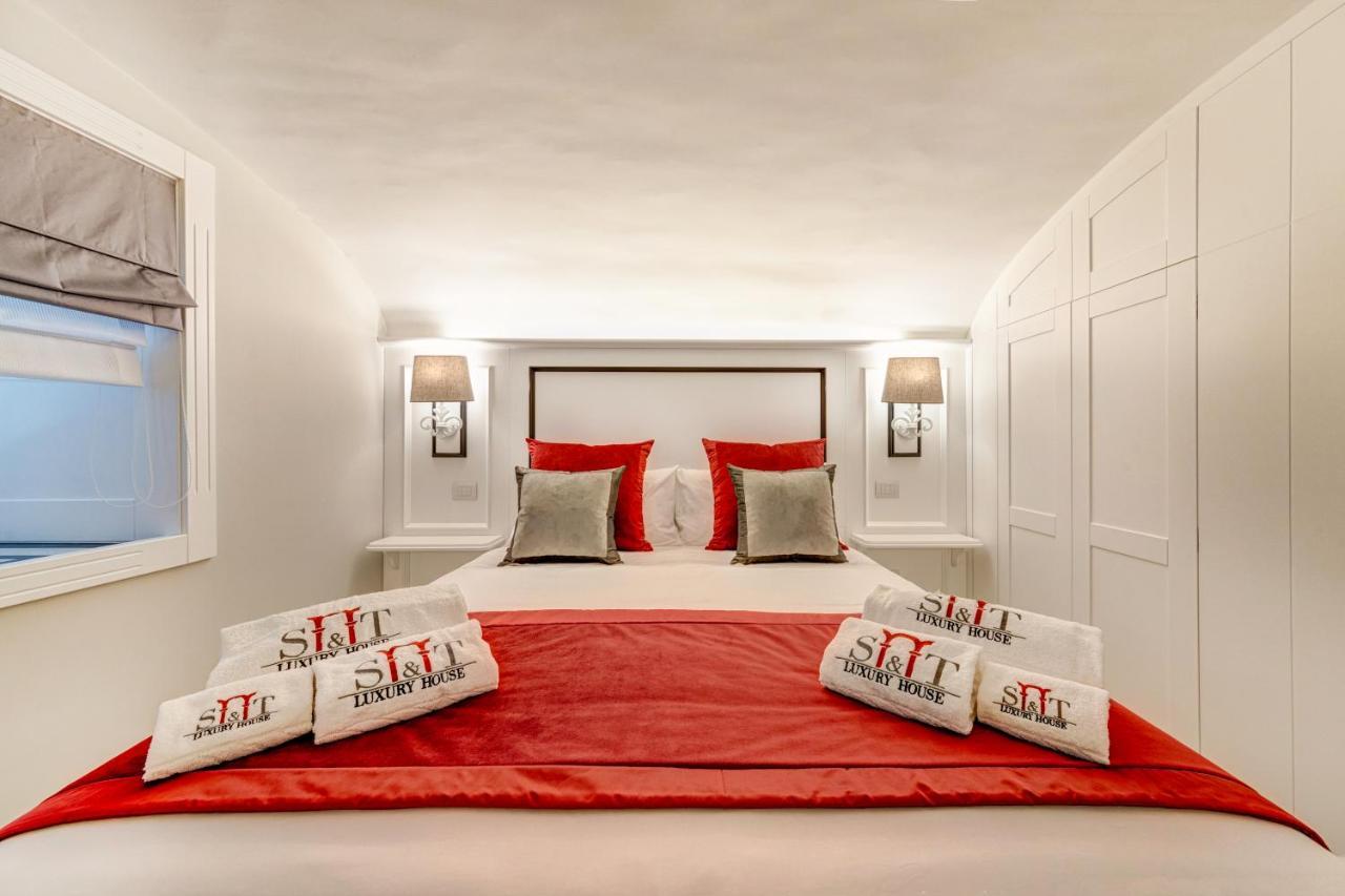 S&T Luxury House In Plebiscito Square Appartement Napels Buitenkant foto