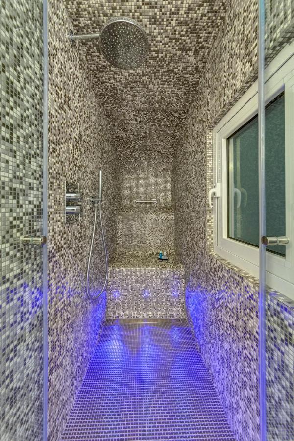 S&T Luxury House In Plebiscito Square Appartement Napels Buitenkant foto