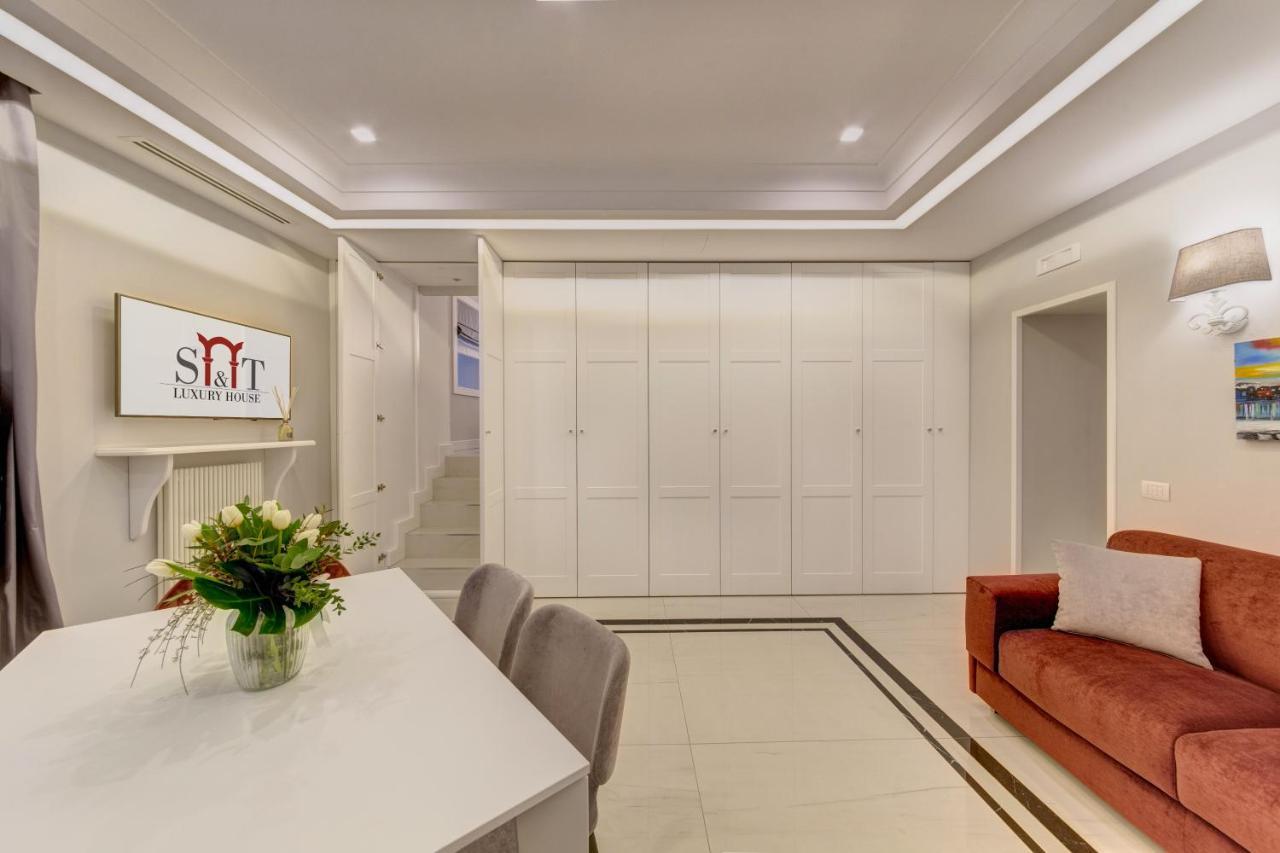S&T Luxury House In Plebiscito Square Appartement Napels Buitenkant foto