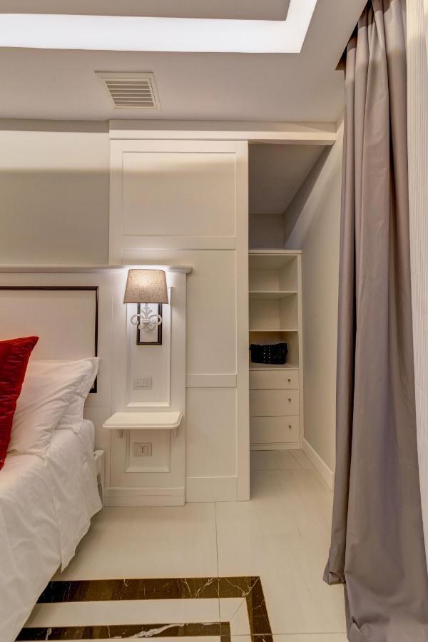 S&T Luxury House In Plebiscito Square Appartement Napels Buitenkant foto
