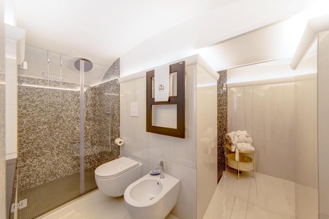 S&T Luxury House In Plebiscito Square Appartement Napels Buitenkant foto