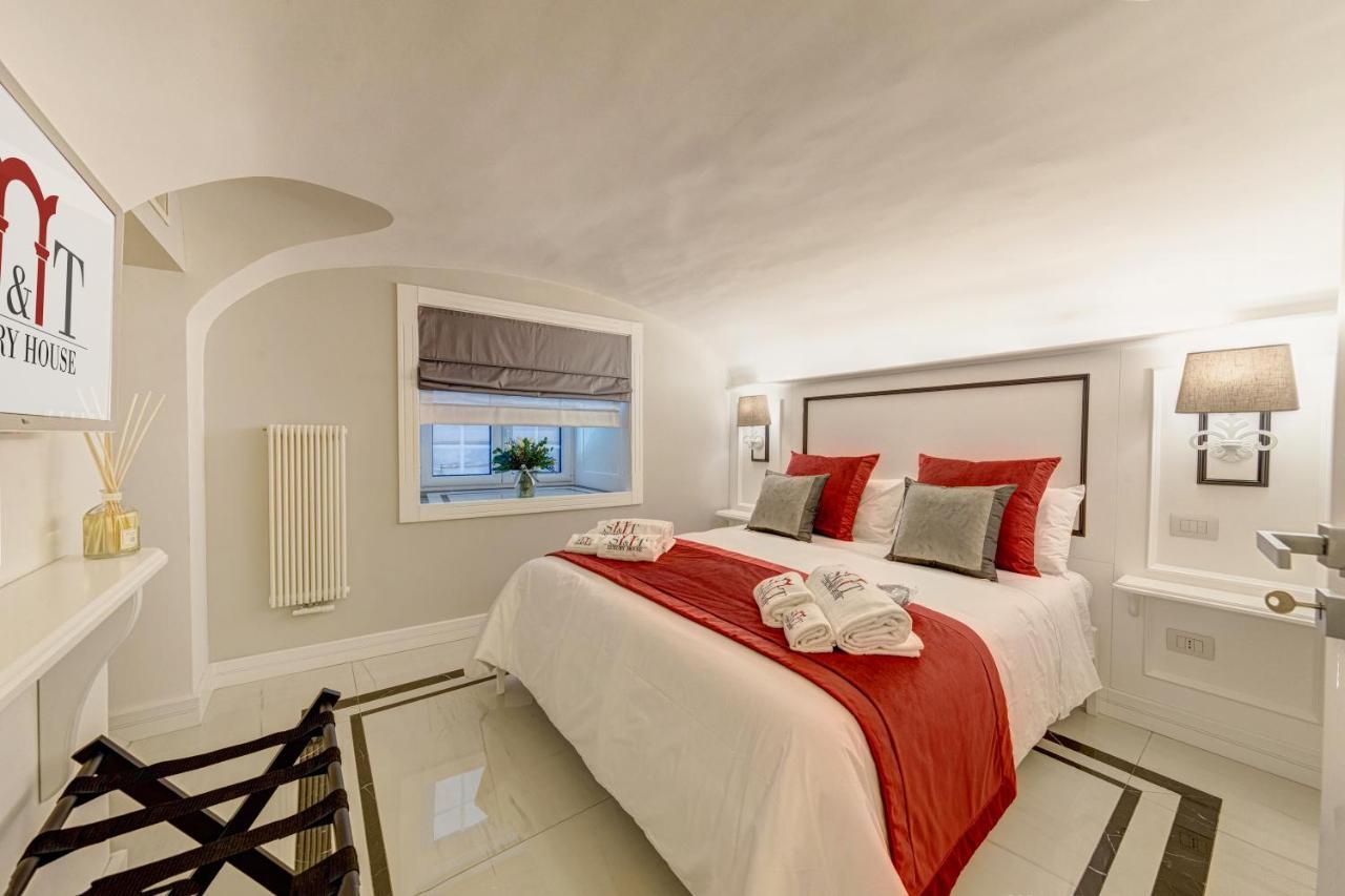 S&T Luxury House In Plebiscito Square Appartement Napels Buitenkant foto