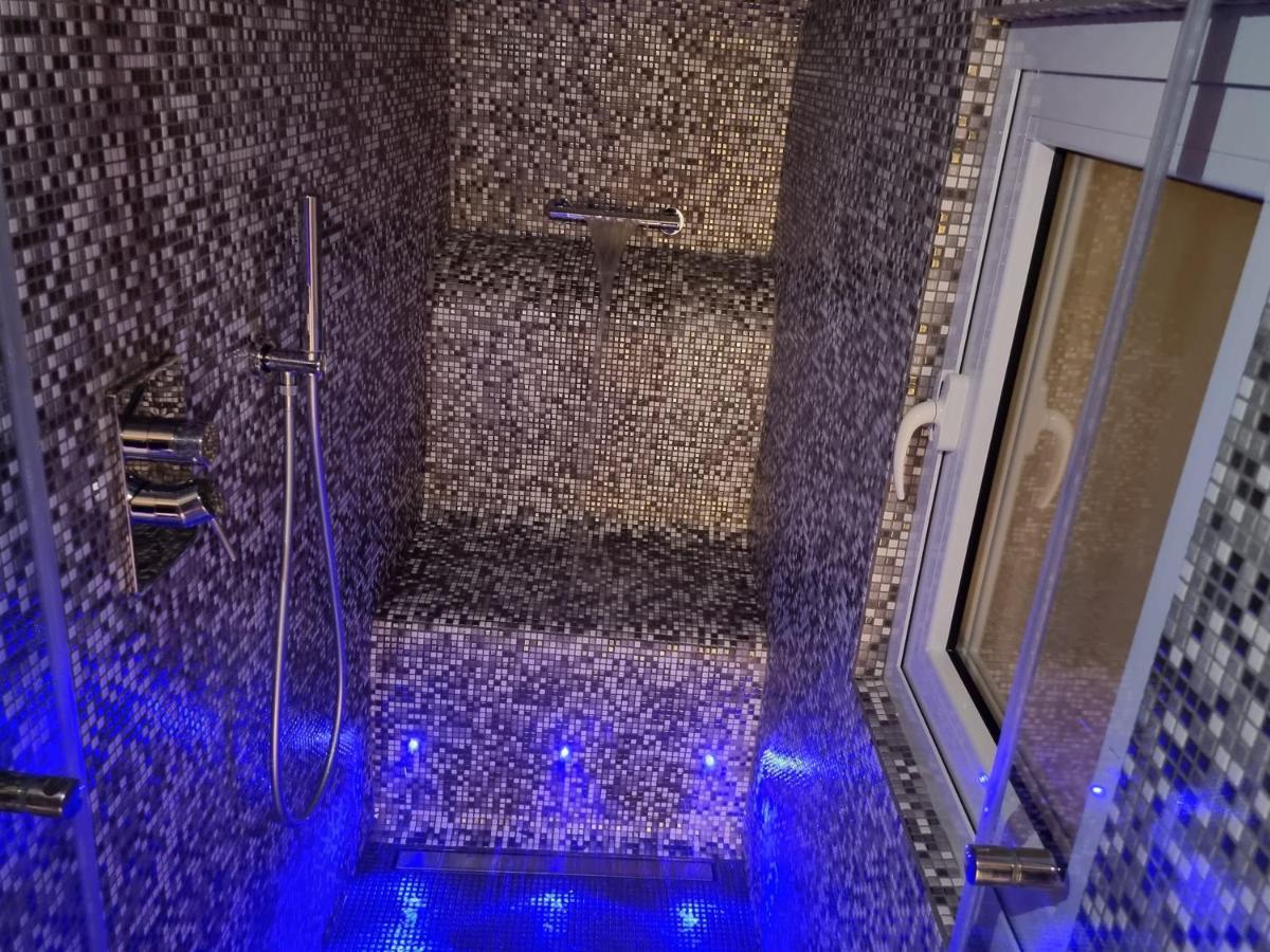 S&T Luxury House In Plebiscito Square Appartement Napels Buitenkant foto