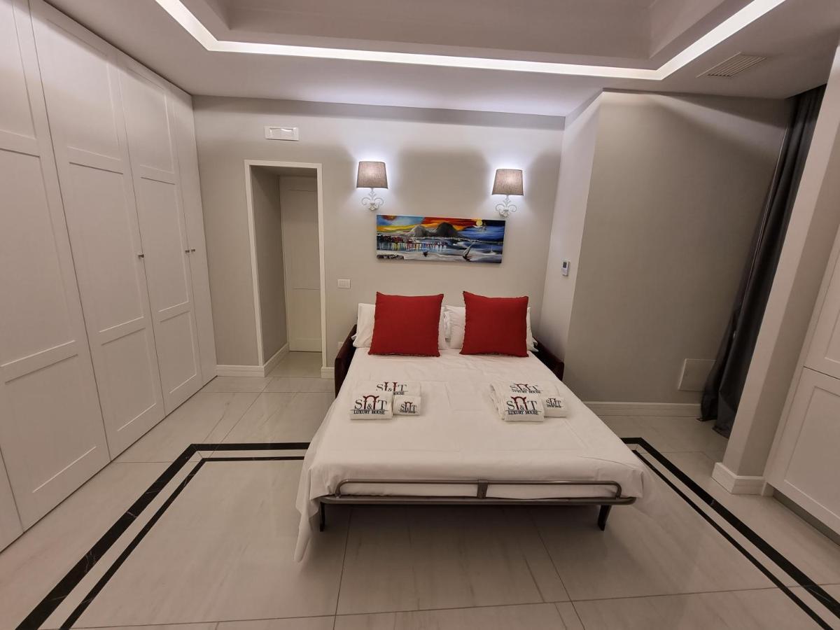 S&T Luxury House In Plebiscito Square Appartement Napels Buitenkant foto