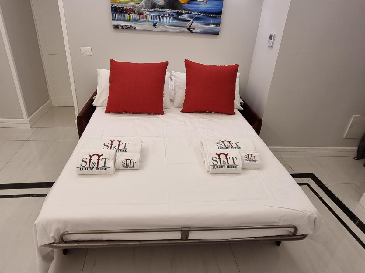 S&T Luxury House In Plebiscito Square Appartement Napels Buitenkant foto